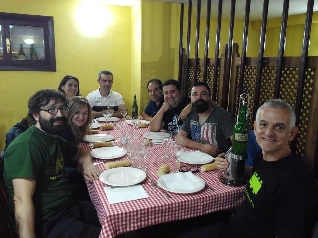 Cena escritores en Celsius, con Susana Vallejo, Jaume Valor Montero, Sergi, Alex entre otros.  